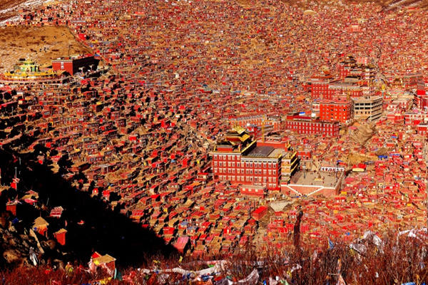 珍品 中国? 廃寺院より 黒ガラスの佛花器-